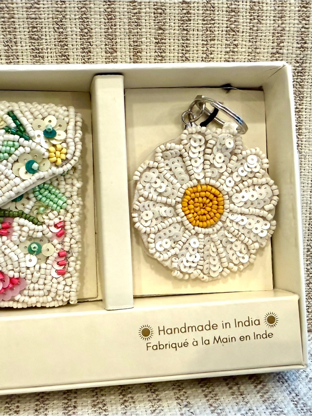 Handmade White Beaded Floral Card Holder & Daisy Keychain Set - Picture 2 of 3